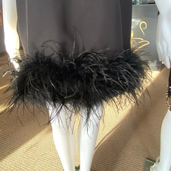 Dress with feathers - Picture 2 of 4